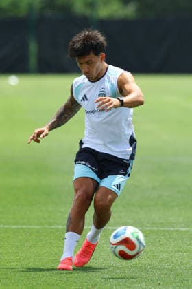 Argentina s defender Lisandro Martinez takes part in a training session during the 2026 FIFA World Cup, WM, Weltmeisterschaft, Fussball football tournament at Sporting KC Training Centre in Kansas City on June 13, 2026. ¨(Photo by Alejandro PAGNI PHOTOxPHOTO) KANSAS CITY UNITED STATES