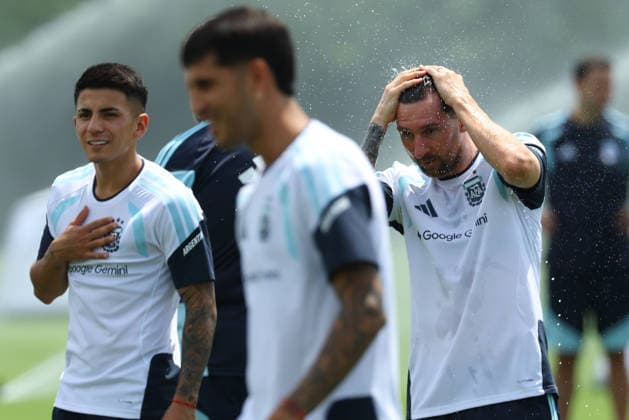 Argentina s forward Lionel Messi gestures because of the heat during a training session during the 2026 FIFA World Cup, WM, Weltmeisterschaft, Fussball football tournament at Sporting KC Training Centre in Kansas City on June 13, 2026. ¨(Photo by Alejandro PAGNI PHOTOxPHOTO) KANSAS CITY UNITED STATES *** Argentina s forward Lionel Messi gestures because of the heat during a training session during the 2026 FIFA World Cup football tournament at Sporting KC Training Centre in Kansas City on June 13, 2026 ¨ Photo by Alejandro PAGNI PHOTOxPHOTO KANSAS CITY UNITED STATES Copyright: xALEJANDROxPAGNIx