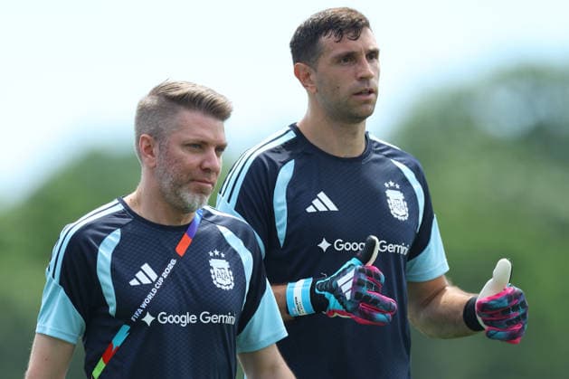 Argentina™s goalkeeper Emiliano Martinez (R) and his physiotherapist Pablo Capuchetti during a training session during the 2026 FIFA World Cup, WM, Weltmeisterschaft, Fussball football tournament at Sporting KC Training Centre in Kansas City on June 13, 2026. ¨(Photo by Alejandro PAGNI PHOTOxPHOTO) KANSAS CITY UNITED STATES