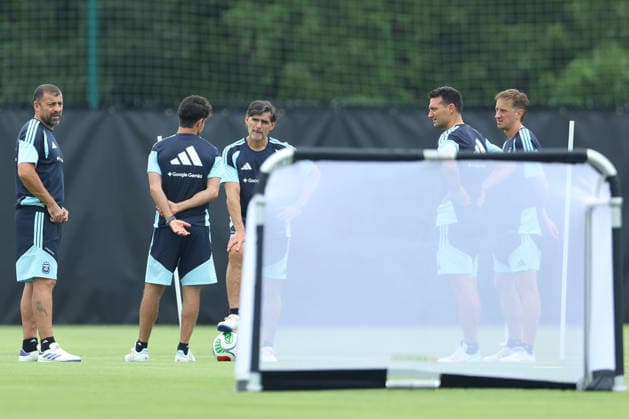 (L to R) Argentina™s coach assistant Walter Samuel, Pablo Aimar, Fabian Ayala, head coach Lionel Scaloni and Matias Mana take part in a training session during the 2026 FIFA World Cup, WM, Weltmeisterschaft, Fussball football tournament at Sporting KC Training Centre in Kansas City on June 13, 2026. ¨(Photo by Alejandro PAGNI PHOTOxPHOTO) KANSAS CITY UNITED STATES