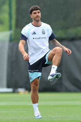 Argentina™s defender Marcos Senesi takes part in a training session during the 2026 FIFA World Cup, WM, Weltmeisterschaft, Fussball football tournament at Sporting KC Training Centre in Kansas City on June 13, 2026. ¨(Photo by Alejandro PAGNI PHOTOxPHOTO) KANSAS CITY UNITED STATES