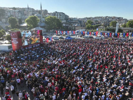 Turkish football fans gather to watch Australia v Turkiye World Cup match ISTANBUL, TURKIYE - JUNE 14: An aerial view of Turkish football fans gathering at Uskudar district of Istanbul, Turkiye on June 14, 2026, to watch the live broadcast of the Turkish National Football Team s opening match against Australia in Group D of the 2026 FIFA World Cup, WM, Weltmeisterschaft, Fussball Muhammed Enes Yildirim Anadolu Istanbul Turkey. Editorial use only. Please get in touch for any other usage.  Copyright: x2026xAnadoluxMuhammedxEnesxYildirimx