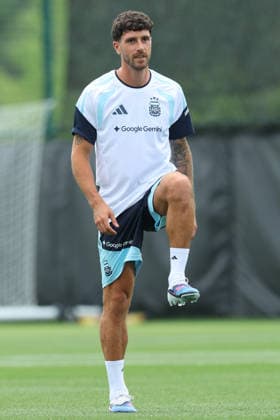 Argentina™s defender Marcos Senesi takes part in a training session during the 2026 FIFA World Cup, WM, Weltmeisterschaft, Fussball football tournament at Sporting KC Training Centre in Kansas City on June 13, 2026. ¨(Photo by Alejandro PAGNI PHOTOxPHOTO) KANSAS CITY UNITED STATES