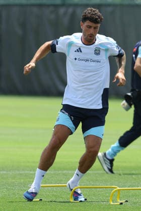 Argentina™s defender Marcos Senesi takes part in a training session during the 2026 FIFA World Cup, WM, Weltmeisterschaft, Fussball football tournament at Sporting KC Training Centre in Kansas City on June 13, 2026. ¨(Photo by Alejandro PAGNI PHOTOxPHOTO) KANSAS CITY UNITED STATES