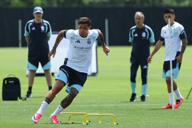 Argentina s midfielder Enzo Fernandez takes part in a training session during the 2026 FIFA World Cup, WM, Weltmeisterschaft, Fussball football tournament at Sporting KC Training Centre in Kansas City on June 13, 2026. ¨(Photo by Alejandro PAGNI PHOTOxPHOTO) KANSAS CITY UNITED STATES