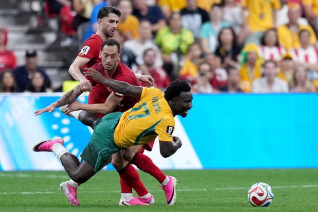 June 13, 2026, Vancouver, Bc, CANADA: Turkey s Hakan Calhanoglu (10) and Australia s Nestory Irankunda (17) collide vying for the ball during first half group D World Cup soccer action, in Vancouver, Saturday, June 13, 2026. AUSTRALIA V. TURKEY  - ZUMAc35_ 20260613_zaf_c35_214 Copyright: xEthanxCairnsx
