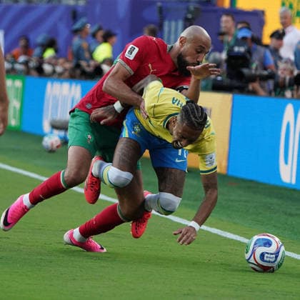 Fussball , Weltmeisterschaft 2026, FIFA WM 2026, Fussball World Cup , Canada USA, Mexico-2026, , Brasilien vs Marokko, Brazil vs Marocco., Gruppenphase, Gruppen C, 13.06.2026, Metlife Stadium New Jersey New York Raphinha, Brasilien,Noussair Mazraoui Marokko Foto Chai von der Laage FIFA regulations prohibit any use of photographs as image sequences and or quasi-video. EDITORIAL USE ONLY,