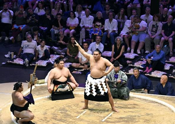 Sumo: Paris tournament Sumo grand champion Hoshoryu performs a ring-entering ritual on the first day of a two-day sumo tournament at Accor Arena in Paris on June 13, 2026.  A14AA0005618598P