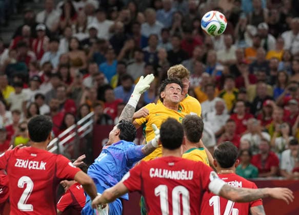 (260614) -- VANCOUVER, June 14, 2026 -- Alessandro Circati (top L) of Australia fights for the head ball during the group D match between Australia and T¨¹rkiye at the 2026 FIFA World Cup, WM, Weltmeisterschaft, Fussball at BC Place Vancouver in Vancouver, Canada, June 13, 2026. ) (SP)CANADA-VANCOUVER-FOOTBALL-FIFA WORLD CUP-GROUP D-AUS VS TUR MengxYongmin 