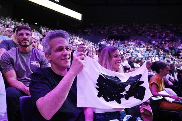 Sumo: Paris tournament Spectators cheer as a two-day sumo tournament opens at Accor Arena in Paris on June 13, 2026.  A14AA0005618711P