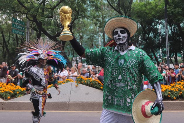 A person whit his face painted as skull taking part during The Ball Returns HomeÃ¢â‚¬Â parade as part of 2026 FIFA World Cup, WM, Weltmeisterschaft, Fussball on Paseo de la Reforma Avenue. on June 13, 2026 in Mexico City, Mexico. Mexico City 2026 FIFA World Cup Parade  - ZUMAe321 0859071481st Copyright: xCarlosxSantiagox