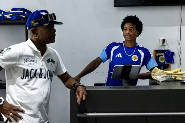 WILLEMSTAD - Busy at the official World Cup merchandise store. For Curacao, the football World Cup begins with a match against Germany. RAMON VAN FLYMEN ANP netherlands out - belgium out  Copyright: xx x560918877x originalFilename: 560918877.jpg Willemstad WILLEMSTAD - Busy at the official World Cup merchandise store. For Curacao, the football World Cup begins with a match a xVIxIMAGO ANPxIVx imago images 0859046790 originalFilename: 0859046790st.jpg
