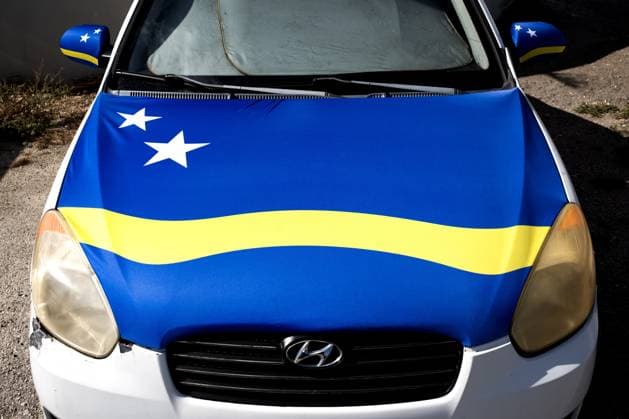 WILLEMSTAD - The flags of Curacao on a car. For Curacao, the football World Cup begins with a match against Germany. RAMON VAN FLYMEN ANP netherlands out - belgium out Willemstad xVIxxIVx 560949672 originalFilename: 0859065905st.jpg