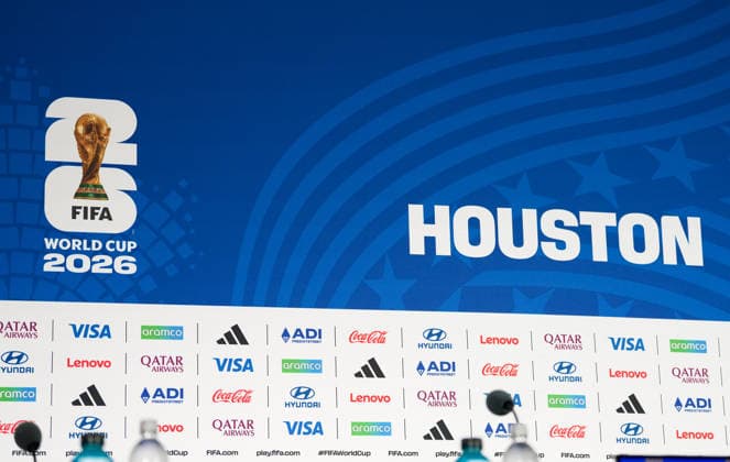 Ein Blick auf das Podium im Houston Stadium vor Beginn der Pressekonferenz vor dem Gruppenspiel zwischen Deutschland und Curacao. USA, Deutsche Fussballnationalmannschaft, Pressekonferenz, Houston, 13.06.2026 USA, Deutsche Fussballnationalmannschaft, Pressekonferenz, Houston, 13.06.2026 Houston
