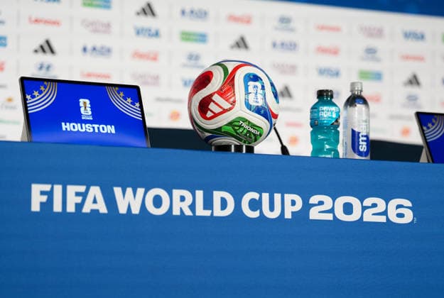 Ein Blick auf das Podium im Houston Stadium vor Beginn der Pressekonferenz vor dem Gruppenspiel zwischen Deutschland und Curacao. USA, Deutsche Fussballnationalmannschaft, Pressekonferenz, Houston, 13.06.2026 USA, Deutsche Fussballnationalmannschaft, Pressekonferenz, Houston, 13.06.2026 Houston