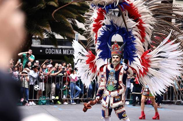 (260614) -- MEXICO CITY, June 14, 2026 -- People take part in a World Cup parade in Mexico City, capital of Mexico, June 13, 2026. ) (SP)MEXICO-MEXICO CITY FIFA World Cup, WM, Weltmeisterschaft, Fussball PARADE LiuxWenhui 