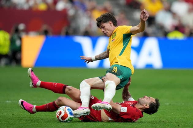 June 13, 2026, Vancouver, Bc, CANADA: Turkey s Hakan Calhanoglu (10) tackles Australia s Jordan Bos (5) as they vie for the ball during second half group D World Cup soccer action, in Vancouver, Saturday, June 13, 2026. AUSTRALIA V. TURKEY  - ZUMAc35_ 20260613_zaf_c35_247 Copyright: xDarrylxDyckx