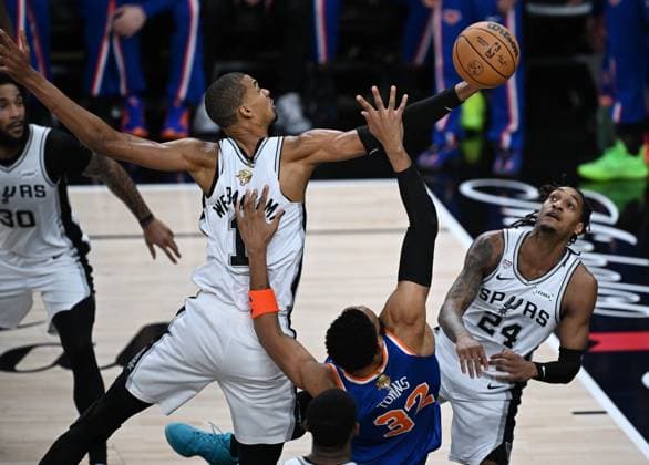 (260614) -- SAN ANTONIO, June 14, 2026 -- Victor Wembanyama (top) of San Antonio Spurs competes during the final game 5 between New York Knicks and San Antonio Spurs at the 2025-2026 NBA, Basketball Herren, USA basketball game in San Antonio, the United States, June 13, 2026. ) (SP)U.S.-SAN ANTONIO-BASKETBALL-NBA-FINALS-KNICKS VS SPURS WuxXiaoling 