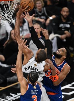 (260614) -- SAN ANTONIO, June 14, 2026 -- Victor Wembanyama (C) of San Antonio Spurs competes during the final game 5 between New York Knicks and San Antonio Spurs at the 2025-2026 NBA, Basketball Herren, USA basketball game in San Antonio, the United States, June 13, 2026. ) (SP)U.S.-SAN ANTONIO-BASKETBALL-NBA-FINALS-KNICKS VS SPURS WuxXiaoling 