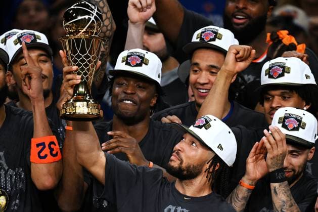 (260614) -- SAN ANTONIO, June 14, 2026 -- Jalen Brunson (front) of New York Knicks holds the MVP trophy during the awarding ceremony after the final game 5 between New York Knicks and San Antonio Spurs at the 2025-2026 NBA, Basketball Herren, USA basketball game in San Antonio, the United States, June 13, 2026. ) (SP)U.S.-SAN ANTONIO-BASKETBALL-NBA-FINALS-KNICKS VS SPURS WuxXiaoling 
