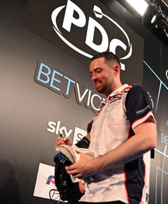 11.06.2026, xhbx, Dart World Cup of Darts 2026, v.l. Luke Humphries (England), PDC Logo (DFL DFB REGULATIONS PROHIBIT ANY USE OF PHOTOGRAPHS as IMAGE SEQUENCES and or QUASI-VIDEO) Frankfurt