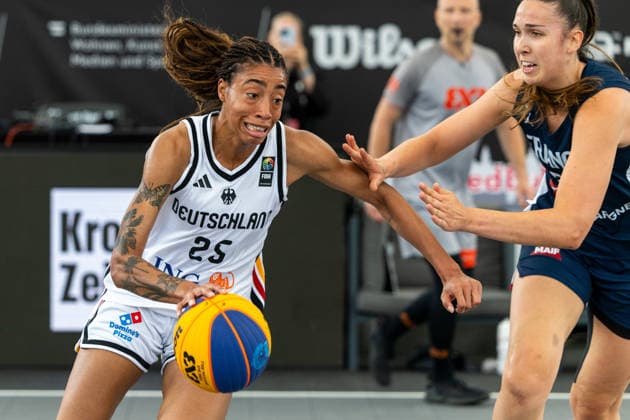 BASKETBALL - FIBA 3x3 World Tour VIENNA,AUSTRIA,14.JUN.26 - BASKETBALL - FIBA 3x3 World Tour. Image shows Ama Degbeon (GER) and Rosanne Madeleine Marie-Joseph Le Seyec (FRA).  GEPAxpictures xPhilippxBrem