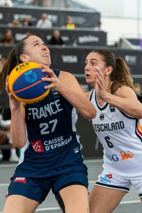 BASKETBALL - FIBA 3x3 World Tour VIENNA,AUSTRIA,14.JUN.26 - BASKETBALL - FIBA 3x3 World Tour. Image shows Rosanne Madeleine Marie-Joseph Le Seyec (FRA) and Marie Reichert (GER).  GEPAxpictures xPhilippxBrem