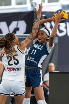 BASKETBALL - FIBA 3x3 World Tour VIENNA,AUSTRIA,14.JUN.26 - BASKETBALL - FIBA 3x3 World Tour. Image shows Ama Degbeon (GER) and Myriam Djekoundade (FRA).  GEPAxpictures xPhilippxBrem