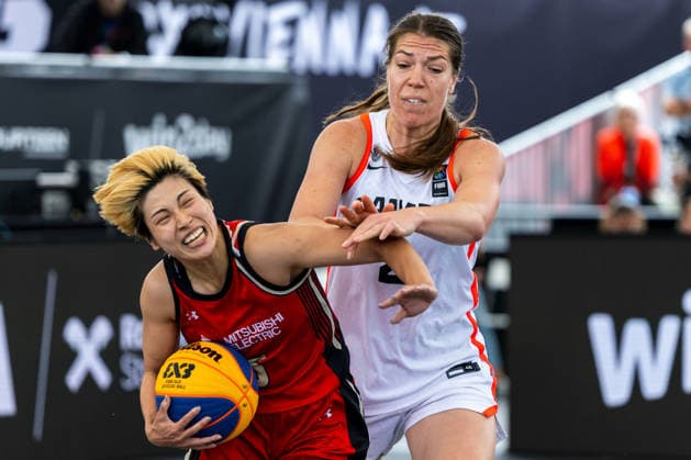 BASKETBALL - FIBA 3x3 World Tour VIENNA,AUSTRIA,14.JUN.26 - BASKETBALL - FIBA 3x3 World Tour. Image shows Fuyuko Takahashi (Mitsubishi Electric) and Katherine Plouffe (CAN).  GEPAxpictures xPhilippxBrem