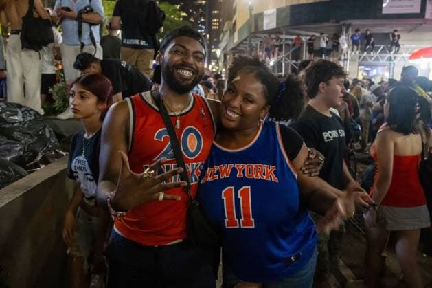 RECORD DATE NOT STATED New York Knicks Fans Celebrate Knicks Championship (NEW) New York Knicks Fans Celebrate Knicks Championship. June 14, 2026, New York, New York, USA: Knicks fans pose during celebration after the New York Knicks defeated the San Antonio Spurs in Game 5 of the NBA, Basketball Herren, USA Finals to win the series on June 14, 2026 in New York City. The Knicks won the NBA Championship for the first time since 1973, for the third time in franchise history. (Credit: M10s TheNews2)(Foto: M10S Thenews2 imago images) SPO  Copyright: xM10sx