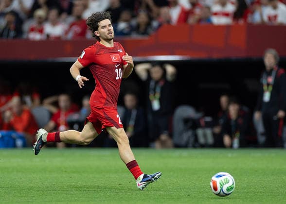 June 13, 2026, Vancouver, British Columbia, Canada: Ferdi Kadioglu 20 of Turkey runs with the ball during the FIFA World Cup, WM, Weltmeisterschaft, Fussball 2026 Group D match between Australia and Turkey at BC Place Vancouver. World Cup 2026 Australia 2:0 Turkey  - ZUMAc132 20260613_fap_c132_013 Copyright: xAndrewxChinx