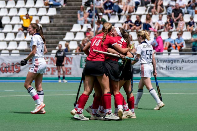 Spielerinnen vom TSV Mannheim Hockey, jubeln über das Tor zum 0:1, Jubel, Torjubel, Torerfolg, celebrate the goal, goal, celebration, jubelt ueber das Tor, Freuen, Freude, freut sich, optimistisch, positiv, Spielszene, Highlight, Action, Aktion, 14.06.2026, Mannheim (Deutschland), Hockey, 2. Bundesliga Gruppe Süd, Damen, Feudenheimer HC - TSV Mannheim