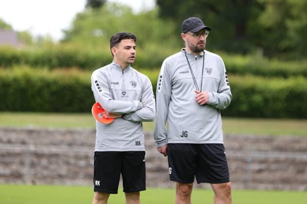 Fußball, Regionalliga, FC Schweinfurt 05 Trainingsauftakt 2026 2027 Co-Trainer Marcel Kühlinger (FC Schweinfurt 05) und Trainer Jan Gernlein (FC Schweinfurt 05) Schweinfurt Riedel Bau Arena im Sachs-Stadio Bayern Unterfranken Deutschland