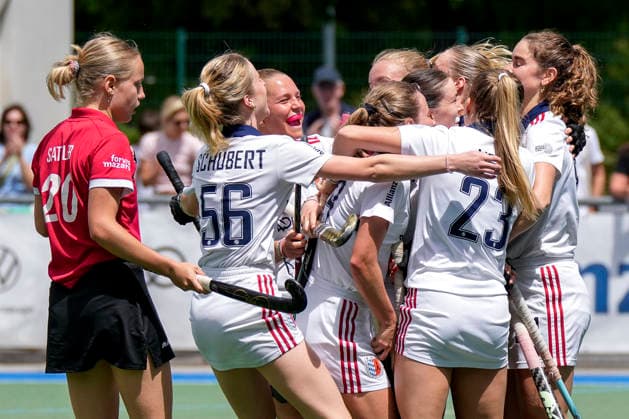 Spielerinnen vom Feudenheimer HC, jubeln über das Tor zum 1:1, Jubel, Torjubel, Torerfolg, celebrate the goal, goal, celebration, jubelt ueber das Tor, Freuen, Freude, freut sich, optimistisch, positiv, Spielszene, Highlight, Action, Aktion, 14.06.2026, Mannheim (Deutschland), Hockey, 2. Bundesliga Gruppe Süd, Damen, Feudenheimer HC - TSV Mannheim