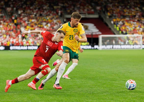 June 13, 2026, Vancouver, British Columbia, Canada: Cameron Burgess 21 of Australia is challenged by Kerem Akturkoglu 7 of Turkey during the FIFA World Cup, WM, Weltmeisterschaft, Fussball 2026 Group D match between Australia and Turkey at BC Place Vancouver. World Cup 2026 Australia 2:0 Turkey  - ZUMAc132 20260613_fap_c132_016 Copyright: xAndrewxChinx