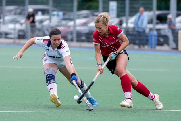 v.li.: Luisa Höfling-Conradi (FHC, 18), Lotte Nafzger (TSVMH, 26), Zweikampf, Spielszene, Duell, duel, tackle, tackling, Dynamik, Action, Aktion, 14.06.2026, Mannheim (Deutschland), Hockey, 2. Bundesliga Gruppe Süd, Damen, Feudenheimer HC - TSV Mannheim