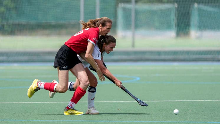 v.li.: Fanny Rinne-Cihlar (TSVMH, 30), Jule Reimold (FHC, 19), Zweikampf, Spielszene, Duell, duel, tackle, tackling, Dynamik, Action, Aktion, 14.06.2026, Mannheim (Deutschland), Hockey, 2. Bundesliga Gruppe Süd, Damen, Feudenheimer HC - TSV Mannheim
