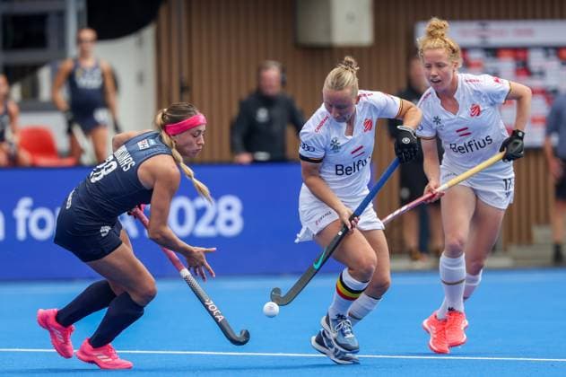 Belgium s Charlotte Englebert and Argentina s Julieta Jankunas fight for the ball during a hockey game between Belgian national team, Nationalteam Red Panthers and Argentina, Sunday 14 June 2026 in Wavre, match 9 16 in the group stage of the women s FIH Pro League competition. VIRGINIExLEFOUR  x177613055x
