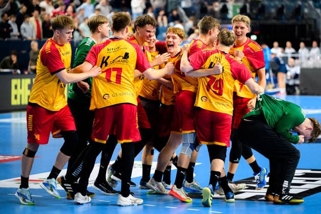 Koeln, Deutschland: Handball EHF Youth Club Trophy - Finale - Fuechse Berlin - GOG die Mannschaft von GOG Schlussjubel Schlußjubel Emotion Freude Koeln Lanxess Arena Nordrhein-Westfalen Deutschland