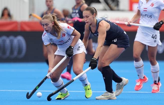 Belgium s Justine Rasir fights for the ball during a hockey game between Belgian national team, Nationalteam Red Panthers and Argentina, Sunday 14 June 2026 in Wavre, match 9 16 in the group stage of the women s FIH Pro League competition. VIRGINIExLEFOUR  x177613489x