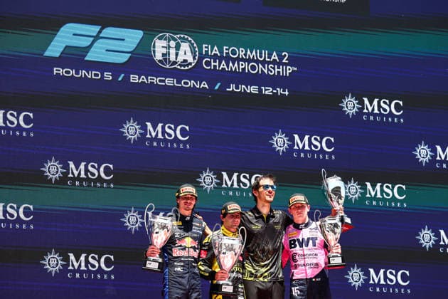 Race winner Rafael Camara of Brazil and Invicta Racing (1) Second placed Nikola Tsolov of Bulgaria and Campos Racing (6) Third placed Alexander Dunne of Ireland and Rodin Motorsport (15) and Pau Rivera, Engineer at Invicta Racing celebrate on the podium with the trophies during the Round 5 Barcelona Feature race of the Formula 2 Championship , Race, F1 Grand Prix of Barcelona-Catalunya, am 14. June 2026 in Barcelona, Spain. (Foto von Diogo Cardoso DeFodi Images) Race winner Rafael Camara of Brazil and Invicta Racing (1) Second placed Nikola Tsolov of Bulgaria and Campos Racing (6) Third placed Alexander Dunne of Ireland and Rodin Motorsport (15) and Pau Rivera, Engineer at Invicta Racing celebrate on the podium with the trophies during the Round 5 Barcelona Feature race of the Formula 2 Championship , Race, F1 Grand Prix of Barcelona-Catalunya, Circuit de Barcelona-Catalunya on June 14, 2026 in Barcelona, Spain. (Photo by Diogo Cardoso DeFodi Images) -
