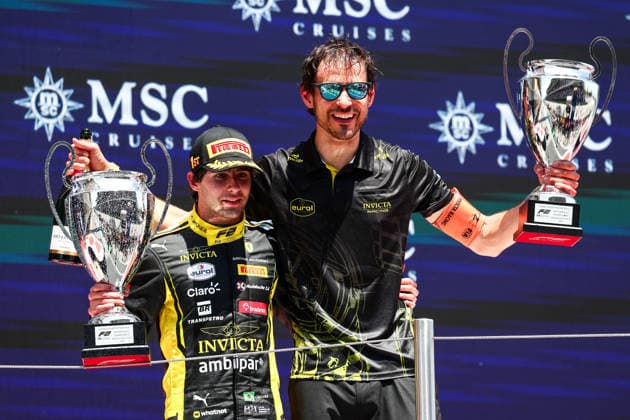 Race winner Rafael Camara of Brazil and Invicta Racing (1) and Pau Rivera, Engineer at Invicta Racing celebrate on the podium during the Round 5 Barcelona Feature race of the Formula 2 Championship , Race, F1 Grand Prix of Barcelona-Catalunya, am 14. June 2026 in Barcelona, Spain. (Foto von Diogo Cardoso DeFodi Images) Race winner Rafael Camara of Brazil and Invicta Racing (1) and Pau Rivera, Engineer at Invicta Racing celebrate on the podium during the Round 5 Barcelona Feature race of the Formula 2 Championship , Race, F1 Grand Prix of Barcelona-Catalunya, Circuit de Barcelona-Catalunya on June 14, 2026 in Barcelona, Spain. (Photo by Diogo Cardoso DeFodi Images) -