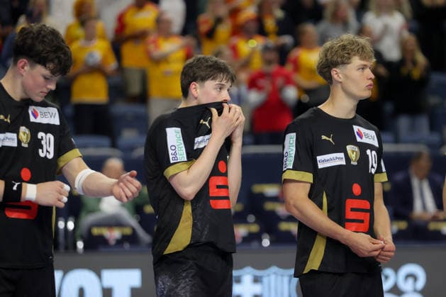 14.06.2026, xtgx, Handball, EHF Youth Trophy Finale, Füchse Berlin - GOG Handbold v.l. Berlin enttaeuscht, schaut enttaeuscht, niedergeschlagen, disappointed Koeln