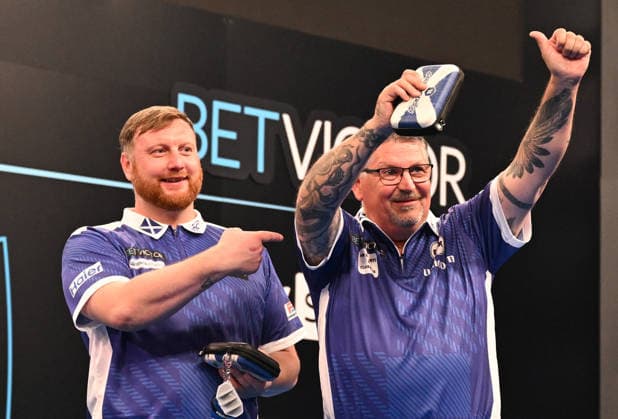 14.06.2026, xhbx, Dart World Cup of Darts 2026, v.l. Cameron Menzies (Schottland) , Gary Anderson (Schottland) jubeln jubelt nach Spielende. (DFL DFB REGULATIONS PROHIBIT ANY USE OF PHOTOGRAPHS as IMAGE SEQUENCES and or QUASI-VIDEO) Frankfurt