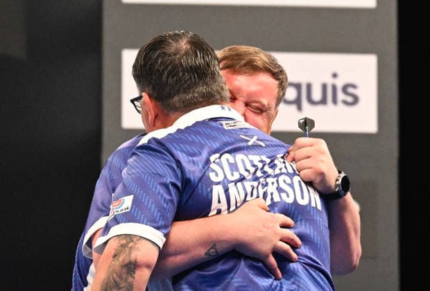 14.06.2026, xhbx, Dart World Cup of Darts 2026, v.l. Cameron Menzies (Schottland) , Gary Anderson (Schottland) jubeln jubelt nach Spielende. (DFL DFB REGULATIONS PROHIBIT ANY USE OF PHOTOGRAPHS as IMAGE SEQUENCES and or QUASI-VIDEO) Frankfurt