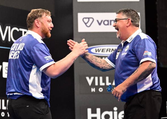 14.06.2026, xhbx, Dart World Cup of Darts 2026, v.l. Cameron Menzies (Schottland) , Gary Anderson (Schottland) jubeln jubelt nach Spielende. (DFL DFB REGULATIONS PROHIBIT ANY USE OF PHOTOGRAPHS as IMAGE SEQUENCES and or QUASI-VIDEO) Frankfurt
