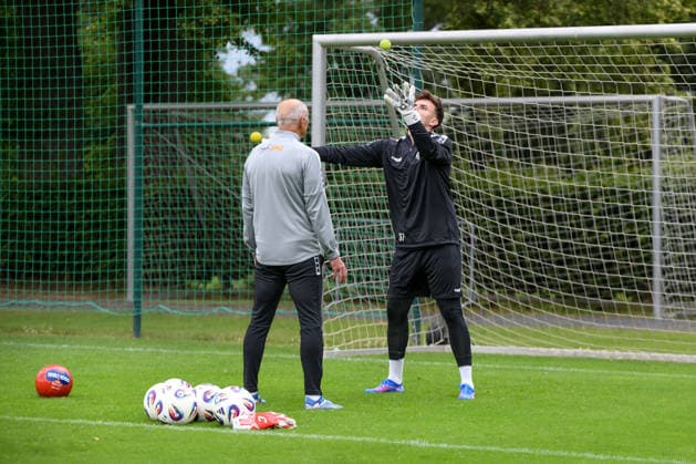 First Training session of 1.FC Schweinfurt , Sachs-Stadion Football, Regionalliga Bayern First Training session of 1.FC Schweinfurt 14 Jun 2026 Sachs-Stadion , Schweinfurt, Germany Image: Schweinfurt GK Trainer Norbert Kleider in his first Training with the new goalkeepers. DFL REGULATIONS PROHIBIT ANY USE OF PHOTOGRAPHS AS IMAGE SEQUENCES AND OR QUASI-VIDEO Copyright: xPresseFotoxEvansx