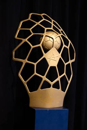 Koeln, Deutschland: Handball EHF CL Final 4 - Spiel Platz 3 - Aalborg Handbold - SC Magdeburg Pokal, Trophäe Koeln Lanxess Arena Nordrhein-Westfalen Deutschland