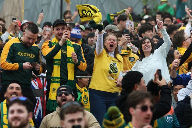 WORLD CUP LIVE SITE, Fans celebrate the Socceroos first goal scored while watching the FIFA World Cup, WM, Weltmeisterschaft, Fussball Group D Australia versus TuÌˆrkiye match live site at Federation Square in Melbourne, Sunday, June 14, 2026. ( NO ARCHIVING Melbourne Victoria Australia  Copyright: xConxChronisx 20260614143810715585