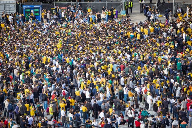 WORLD CUP LIVE SITE, Fans watch the FIFA World Cup, WM, Weltmeisterschaft, Fussball Group D Australia versus Tu?rkiye match live site at Tumbalong Park in Sydney, Sunday, June 14, 2026. ( NO ARCHIVING SYDNEY NEW SOUTH WALES Australia  Copyright: xNADIRxKINANIx 20260614163279679015